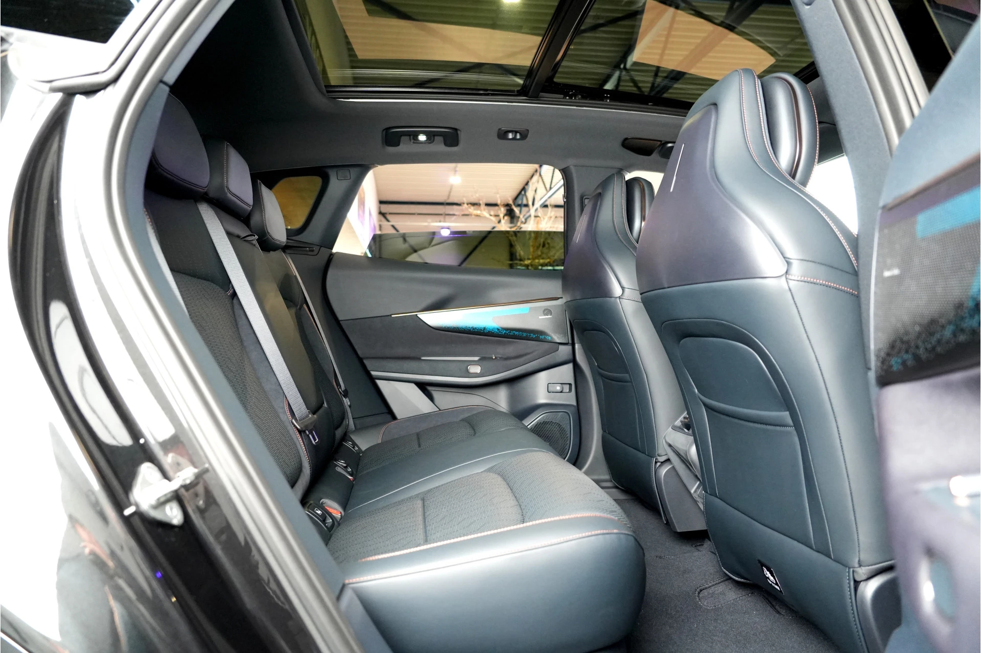 Hoofdafbeelding Lynk & Co 08