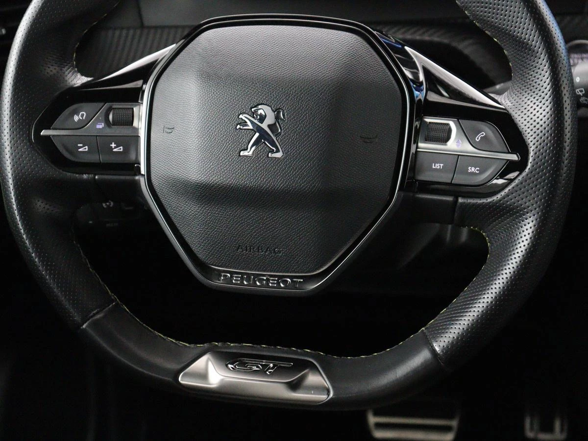 Hoofdafbeelding Peugeot e-2008