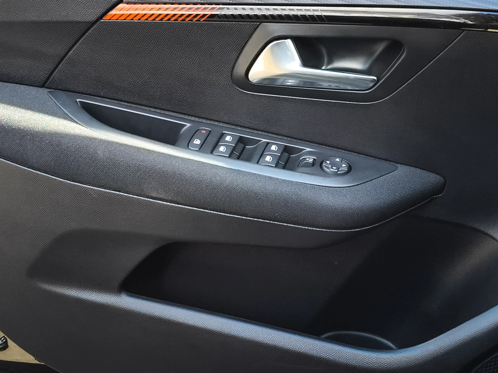 Hoofdafbeelding Peugeot e-208