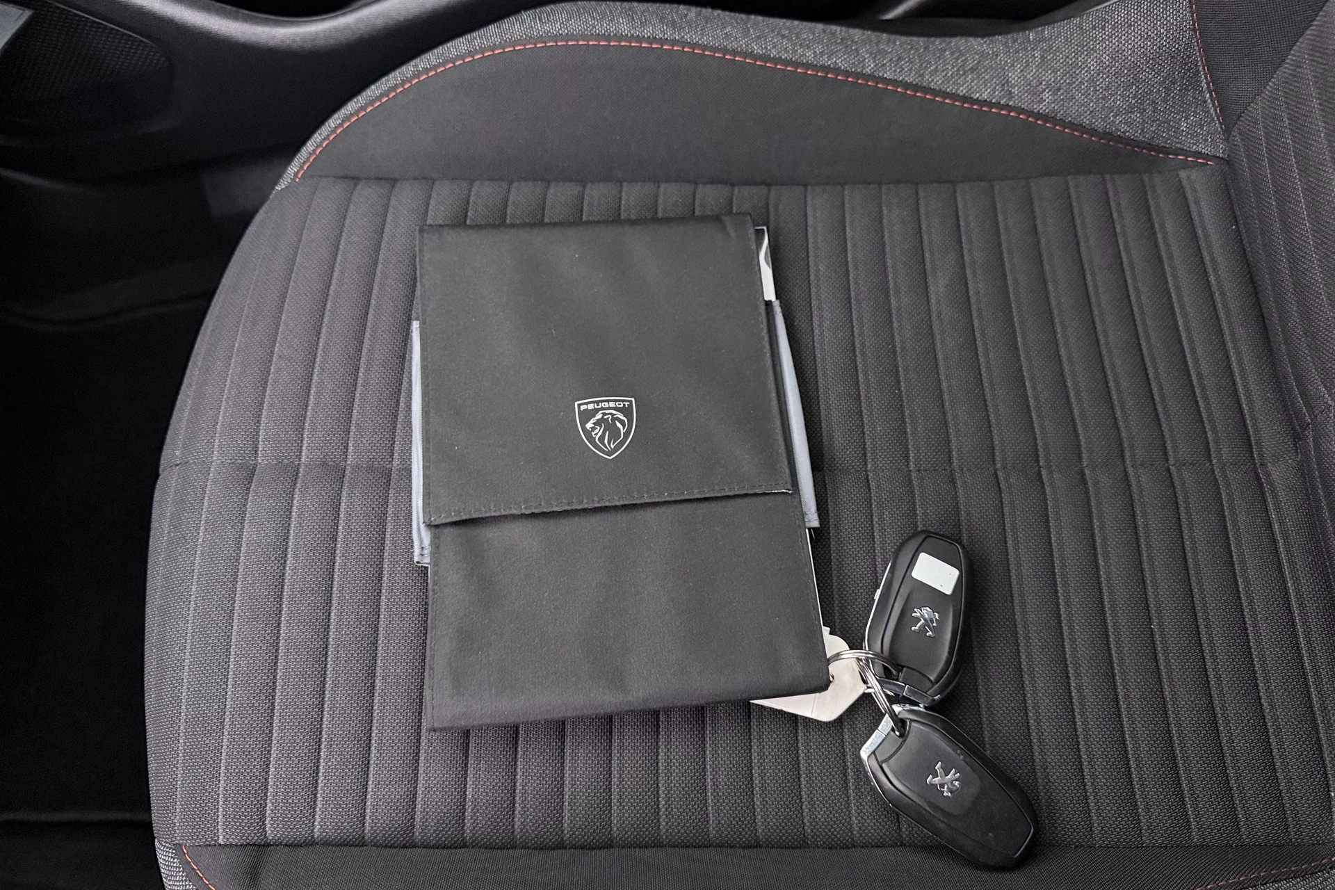 Hoofdafbeelding Peugeot e-2008