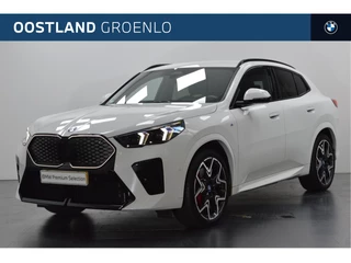 Hoofdafbeelding BMW iX2 BMW iX2 eDrive20 High Executive M Sport / Sportstoelen / M Adaptief onderstel / Comfort Access / Parking Assistant Plus / Adaptieve LED / Head-Up / Harman-Kardon