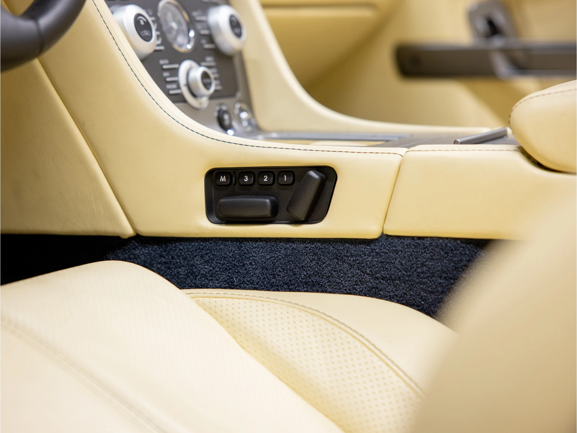 Hoofdafbeelding Aston Martin DB9