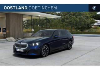 BMW 5 Serie Touring 550e xDrive M Sport Automaat / Panoramadak / Trekhaak / Bowers & Wilkins / Adaptieve LED / Parking Assistant Plus / Stoelventilatie / Comfortstoelen