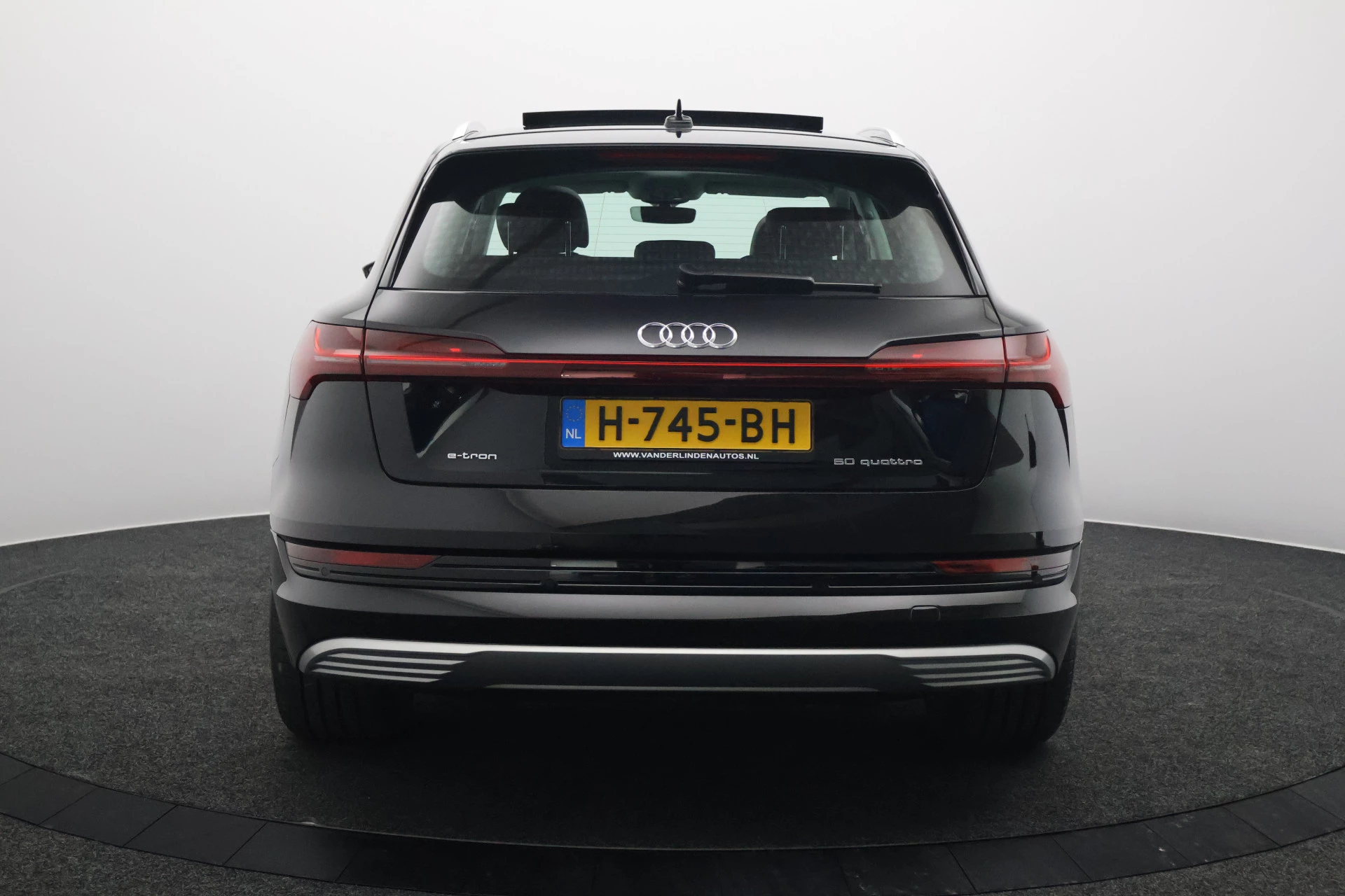 Hoofdafbeelding Audi e-tron