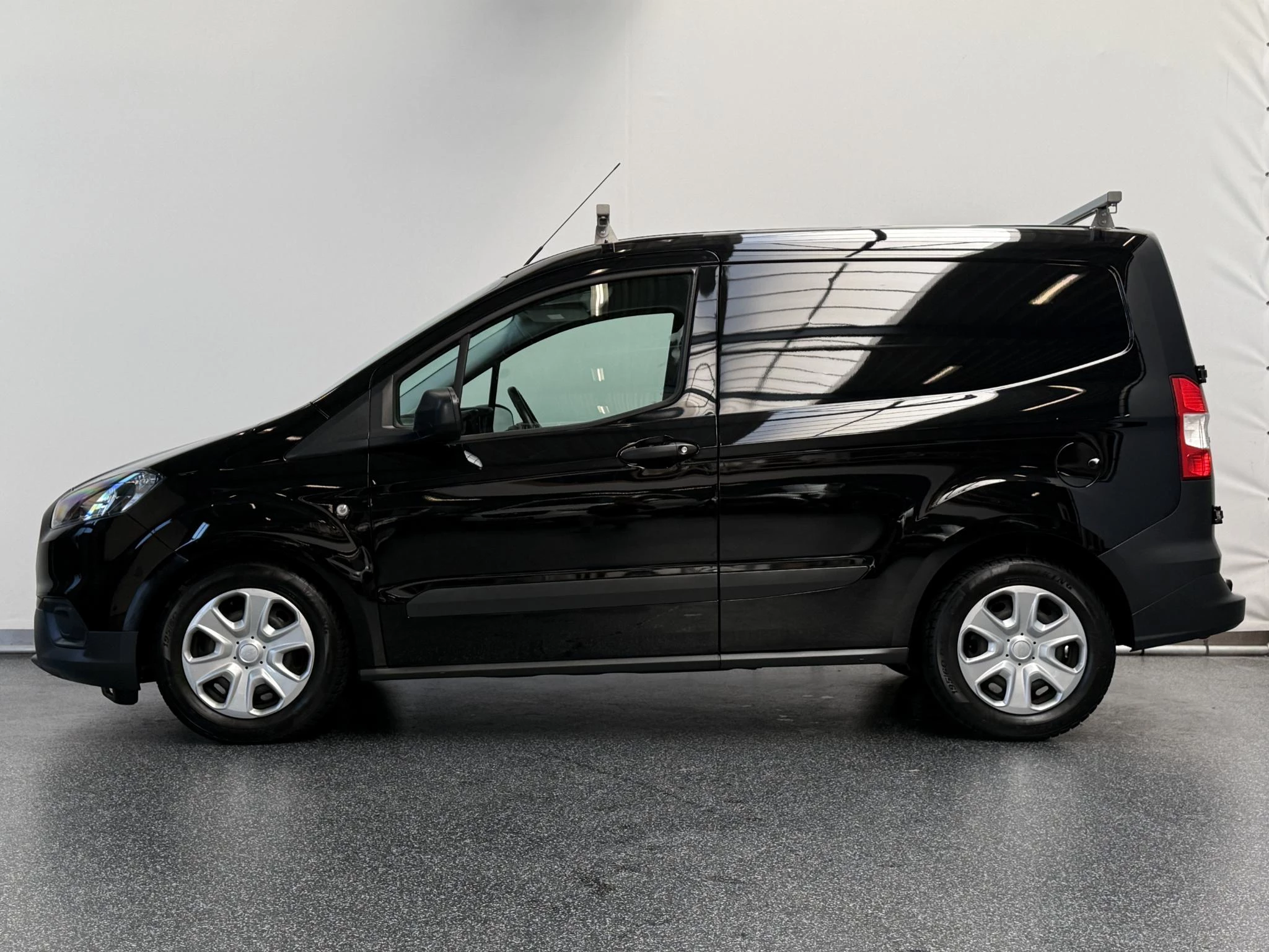 Hoofdafbeelding Ford Transit Courier