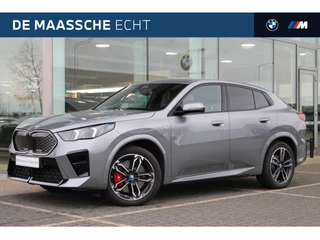 BMW iX2 eDrive20 High Executive M Sport / Trekhaak / M Adaptief onderstel / Sportstoelen / Stoelverwarming / Adaptieve LED / Parking Assistant Plus / Head-Up / Harman Kardon