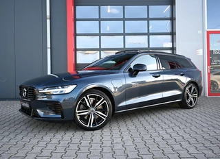 Volvo V60 2.0 T6 Recharge AWD R-Design | Pano | Leder | Memory | 360 | Stoelverwarming Voor&Achter | Stoelventilatie | Harmon Kardon | Stuurwielverwarming | Zwenkbare trekhaak | Carplay  | Ambient | Led | 19''  | ACC | Lane Assist | Keyless