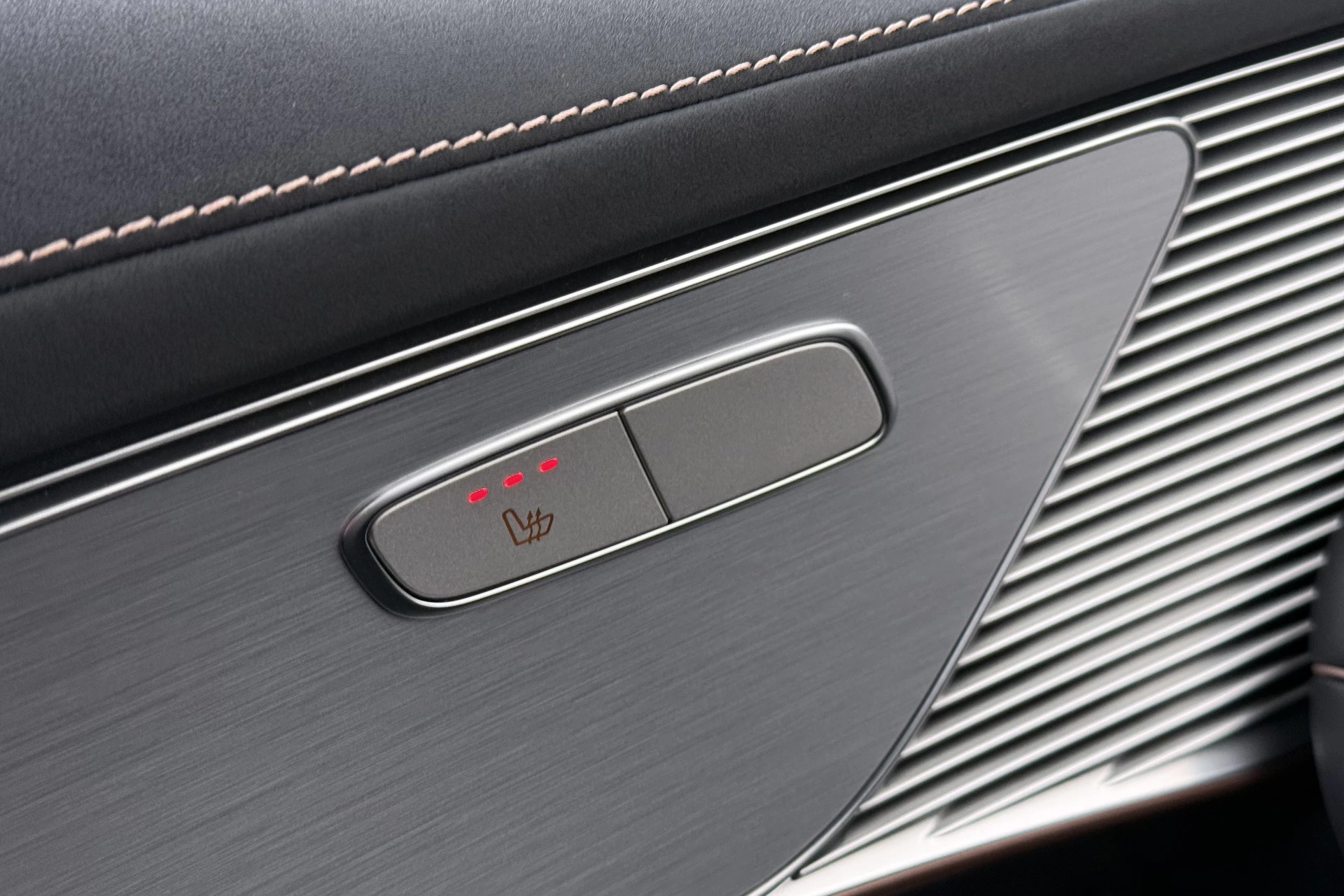 Hoofdafbeelding Mercedes-Benz EQC