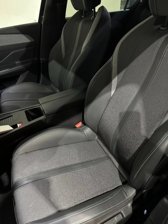 Hoofdafbeelding Peugeot e-308