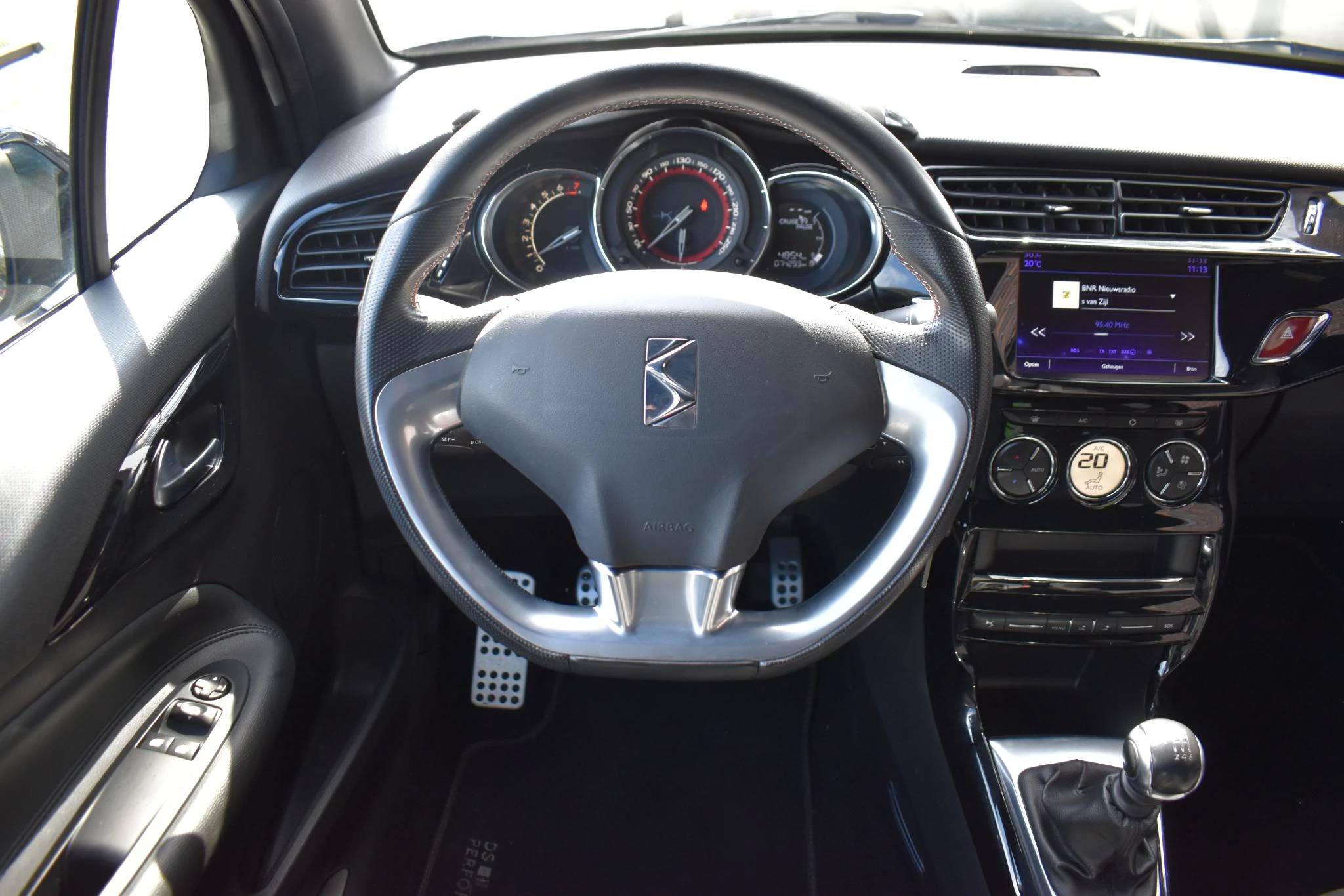 Hoofdafbeelding DS DS 3