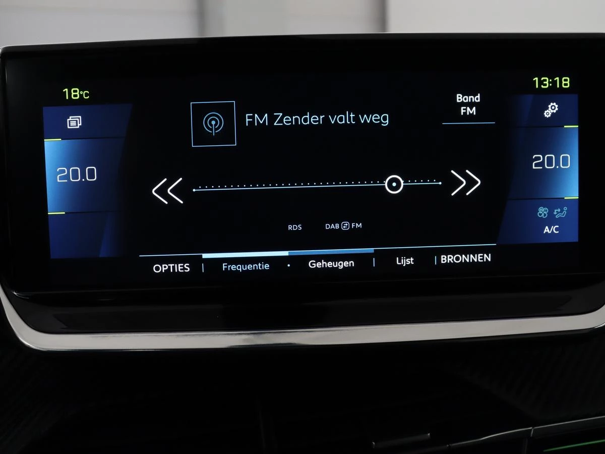 Hoofdafbeelding Peugeot e-2008