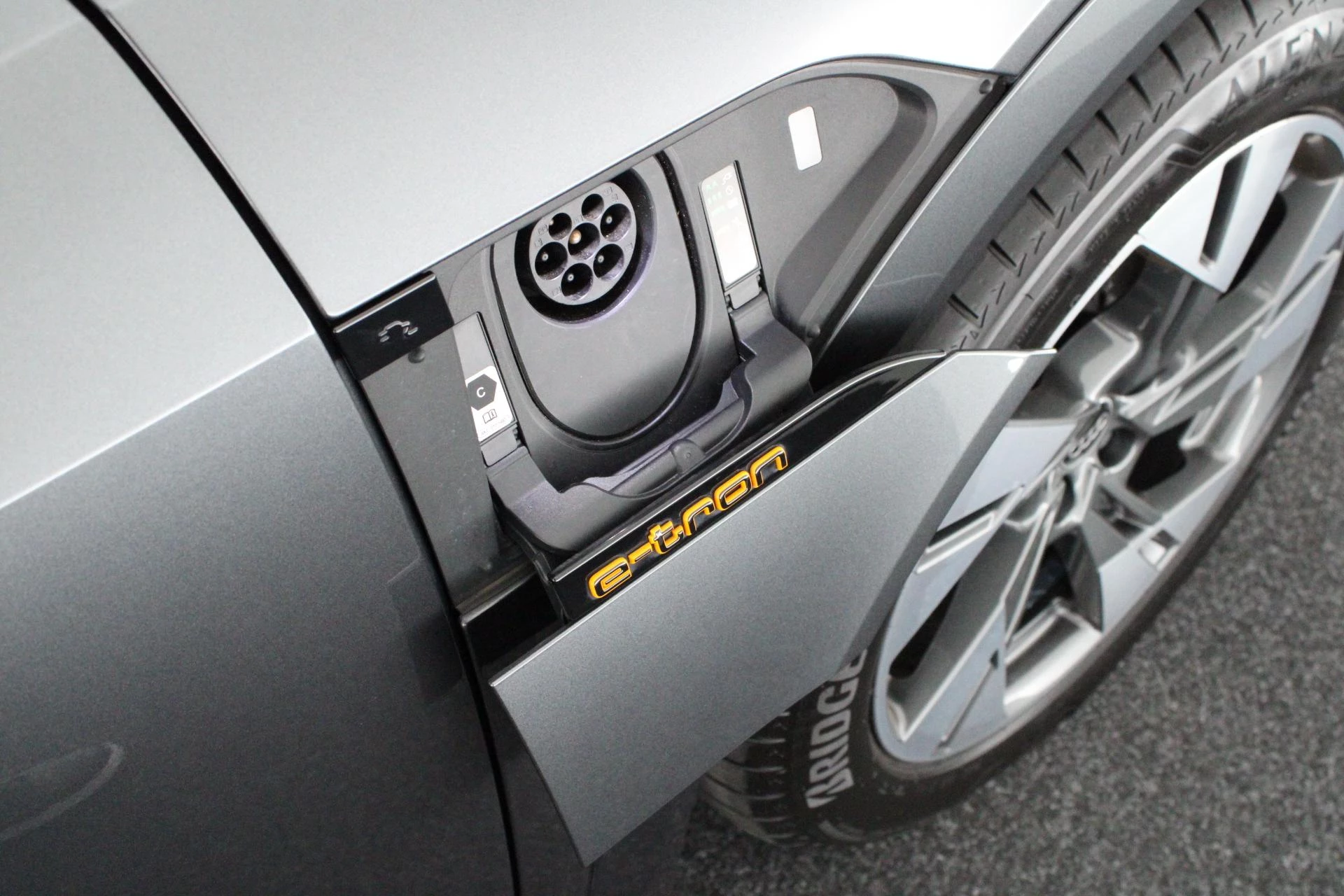 Hoofdafbeelding Audi e-tron