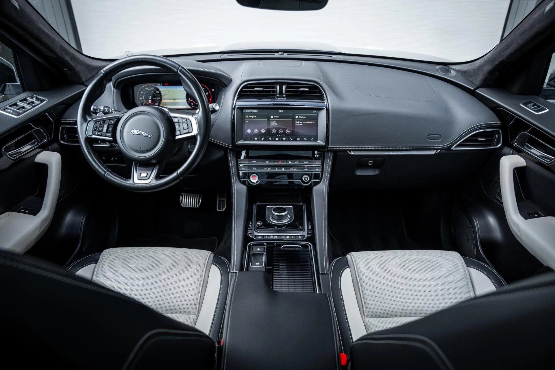 Hoofdafbeelding Jaguar F-PACE