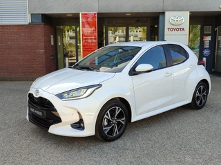 Toyota Yaris 1.5 Hybrid 115 DYNAMIC VOORRAAD VOORDEEL! VAN €32.885 VOOR €29.900! NIEUW! STOEL/STUURVERW PARK-SENSOREN BLIND SPOT NAVI KEYLESS LM-VELGEN CAMERA APPLE/ANDROID