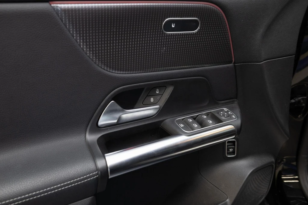 Hoofdafbeelding Mercedes-Benz EQA
