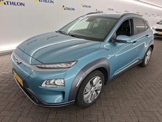 Hyundai Kona EV Fashion 64 kWh (204 PK) 2e-Eig,. & Dealer-Onderh. BOVAG-Garantie. NL-Auto. 3-Fase, Schuifkanteldak, Warmtepomp, Navigatie/Apple-Carplay/Android-Auto, Parkeersensoren, Achteruitrijcamera, Head-Up, Keyless-Entry/Start Premium-Audio, DAB, Lm-Velgen-17Inch, Privacy-Glas