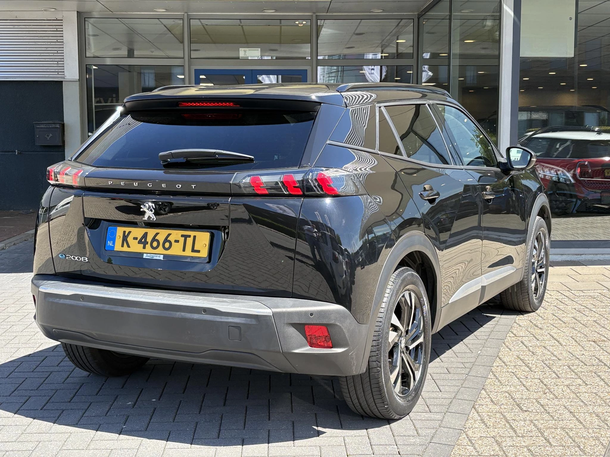 Hoofdafbeelding Peugeot e-2008
