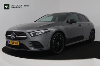 Hoofdafbeelding Mercedes-Benz A-Klasse Mercedes-Benz A-klasse 250 e Premium Plus (STOELVERWARMING, SFEERVERLICHTING, CAMERA, NAVIGATIE, CRUISE CONTROL)