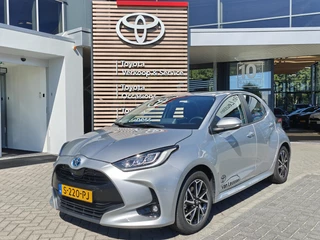 Toyota Yaris 1.5 HYBRID DYNAMIC KEYLESS LM-VELGEN APPLE/ANDROID CAMERA AD-CRUISE NL-AUTO