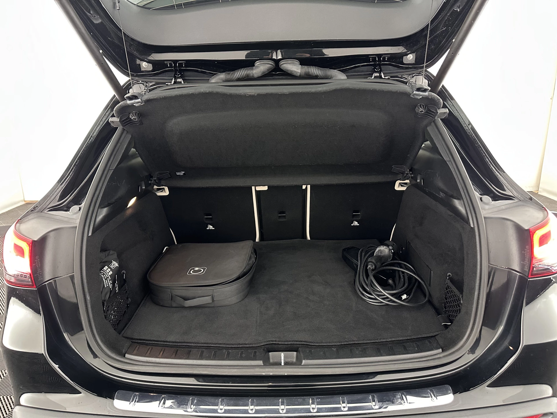 Hoofdafbeelding Mercedes-Benz EQA