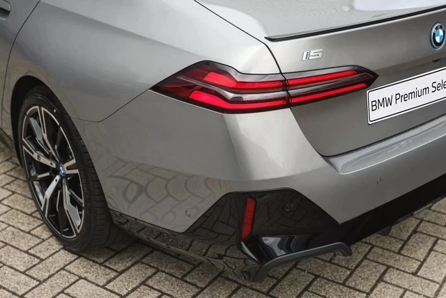 Hoofdafbeelding BMW i5