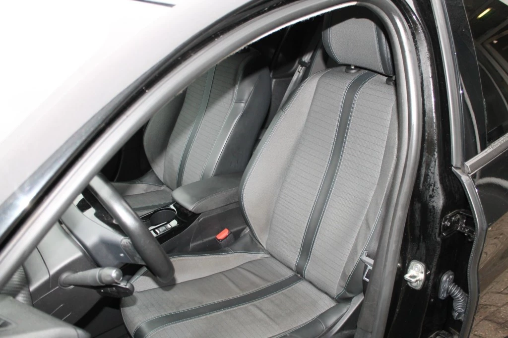 Hoofdafbeelding Peugeot e-208