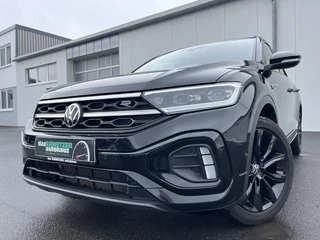 Hoofdafbeelding Volkswagen T-Roc Volkswagen T-Roc 1.5 TSI R-LINE Blackstyle ** LED, VIRTUAL, ACC, MASSAGE, VERW. STUUR, 18-inch LMV ** 1e EIG - Slechts 27.061km. ** ** INFORMEER OOK NAAR ONZE AANTREKKELIJKE FINANCIAL-LEASE TARIEVEN **