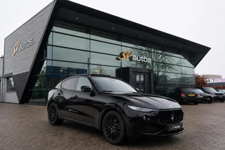 Hoofdafbeelding Maserati Levante Maserati Levante Gransport 3.0 V6 D 275pk Panoramadak Schaalstoelen VOL!!! Carbon pakket NLauto 21" LMV Stoelkoeling Luchtvering