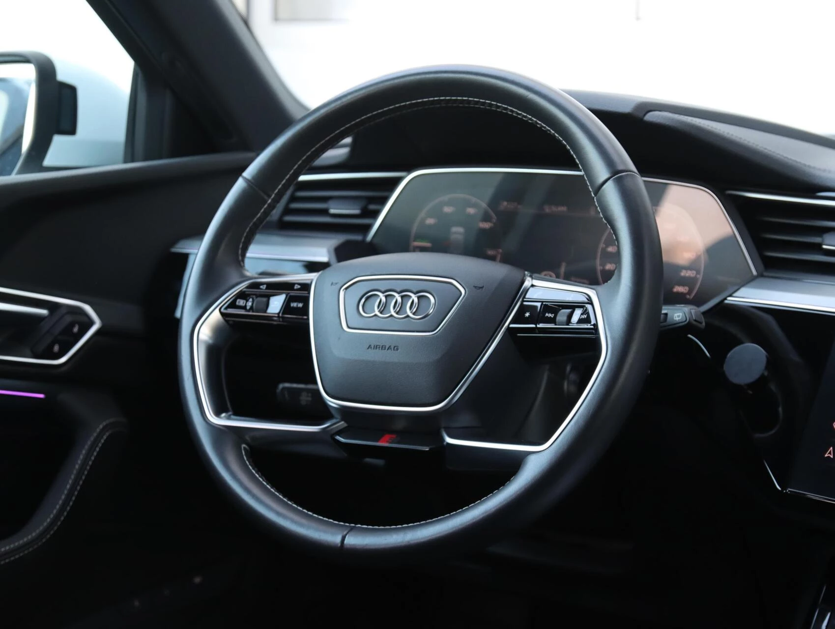 Hoofdafbeelding Audi e-tron