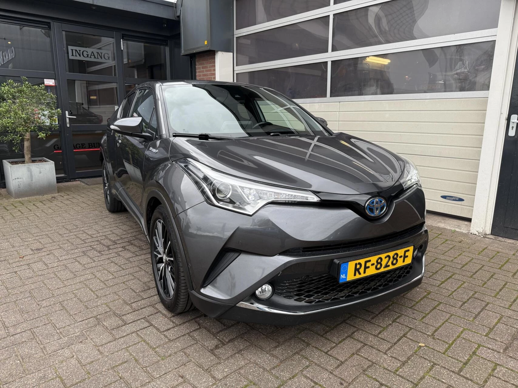 Hoofdafbeelding Toyota C-HR