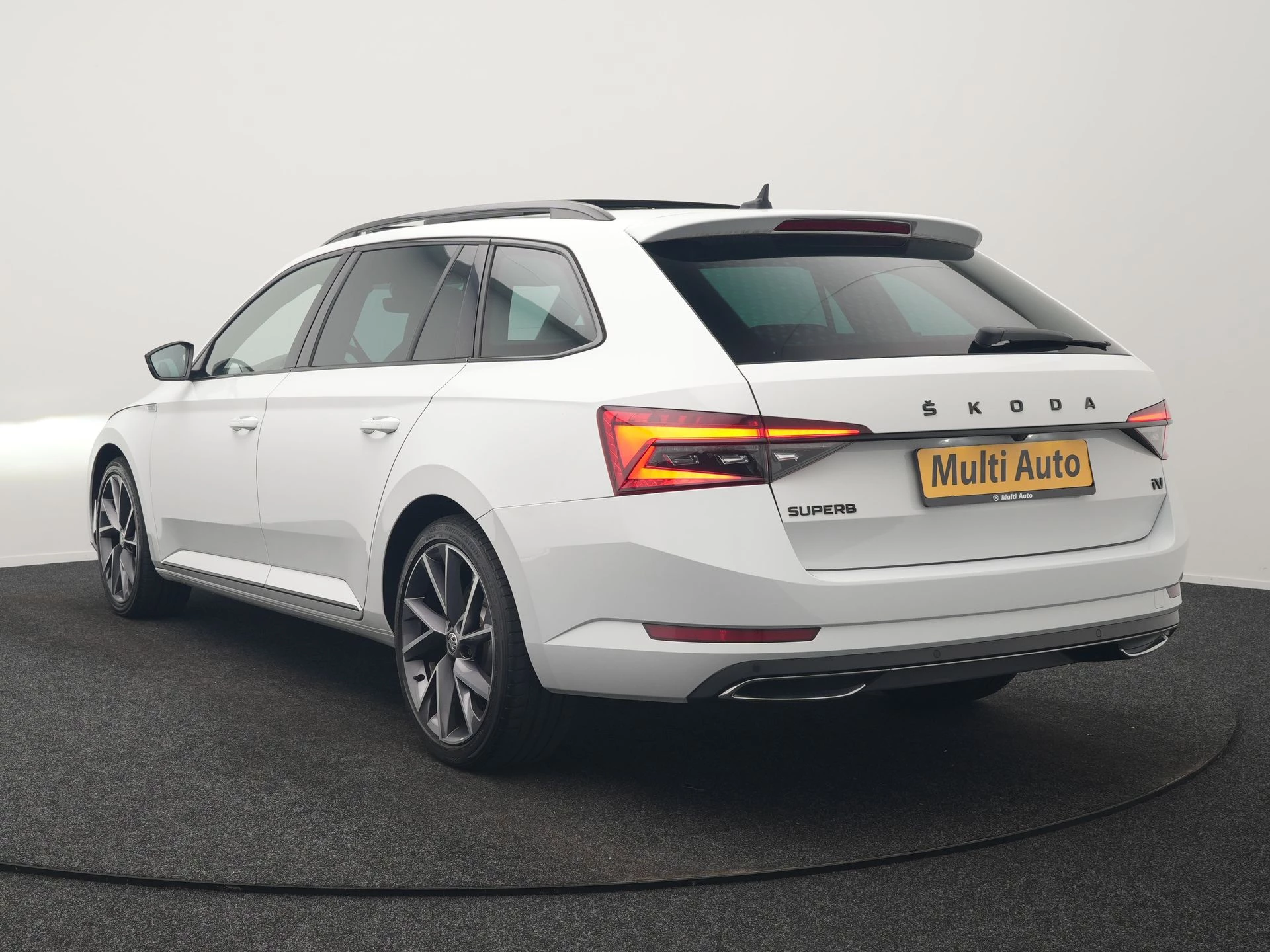 Hoofdafbeelding Škoda Superb