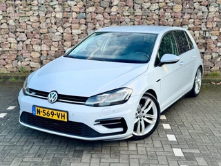 Volkswagen Golf 1.5 TSI Highline Business R-LINE