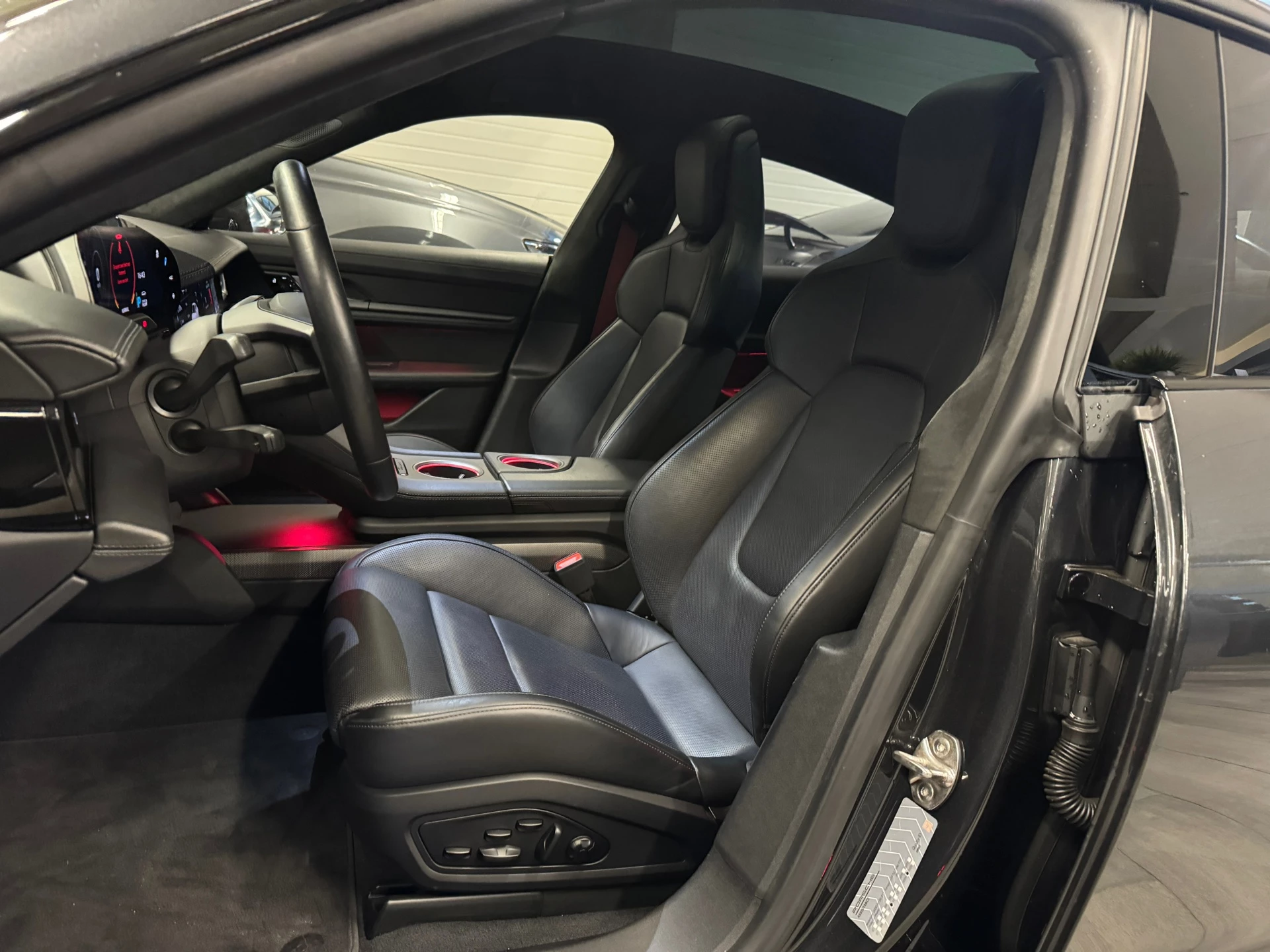 Hoofdafbeelding Porsche Taycan