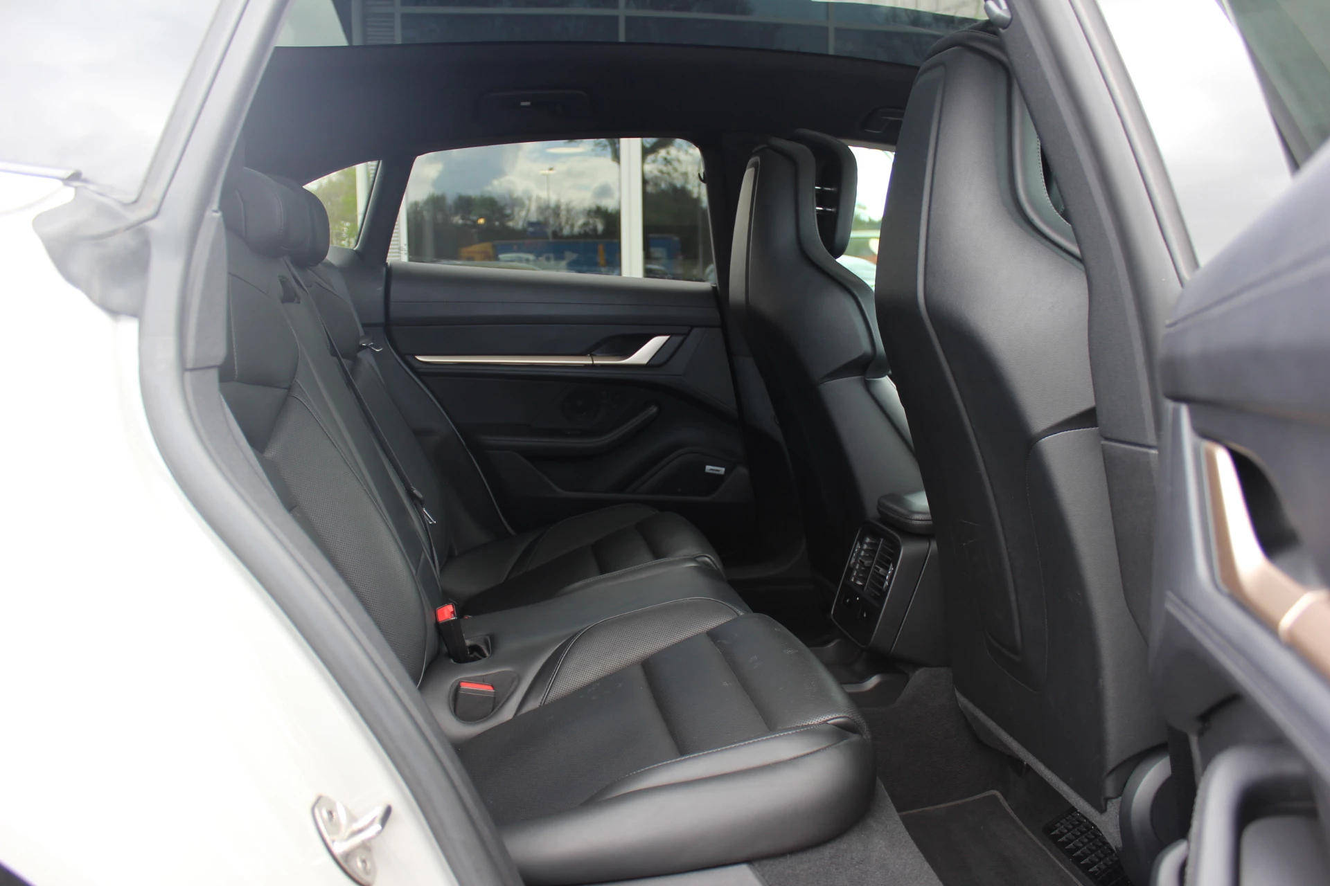 Hoofdafbeelding Porsche Taycan