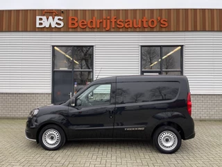 Fiat Doblò Cargo 1.6 MJ 105pk L1H1 S Trekking / vaste prijs rijklaar € 13.950 ex btw / lease vanaf € 256 / airco / cruise / zwart metallic / euro 6 / Apple Carplay Android Auto