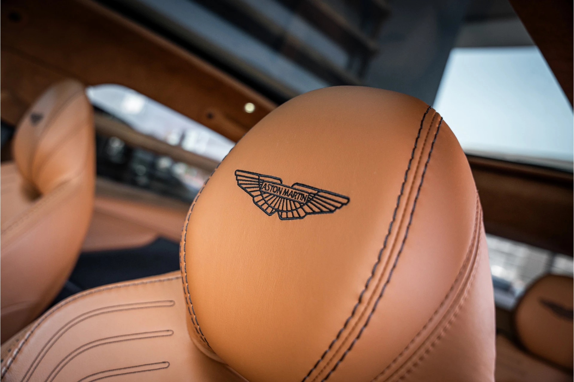 Hoofdafbeelding Aston Martin DBX