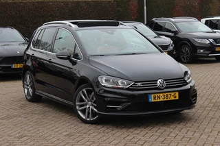 Volkswagen Golf Sportsvan 1.4 TSI Highline R-line / Trekhaak / Panoramadak / Camera / Navigatie / 18'' / DAB / Stoelverwarming / Cruise Control / Getint glas