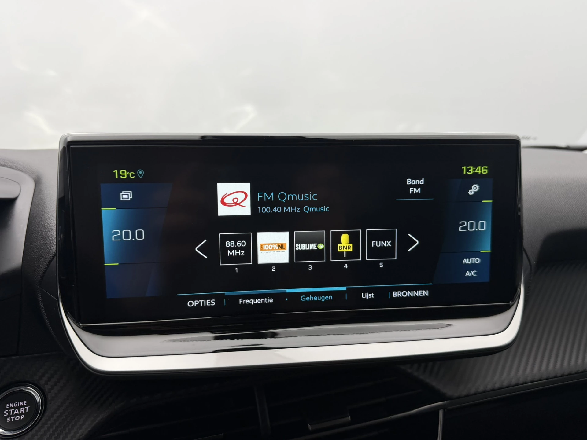 Hoofdafbeelding Peugeot e-2008