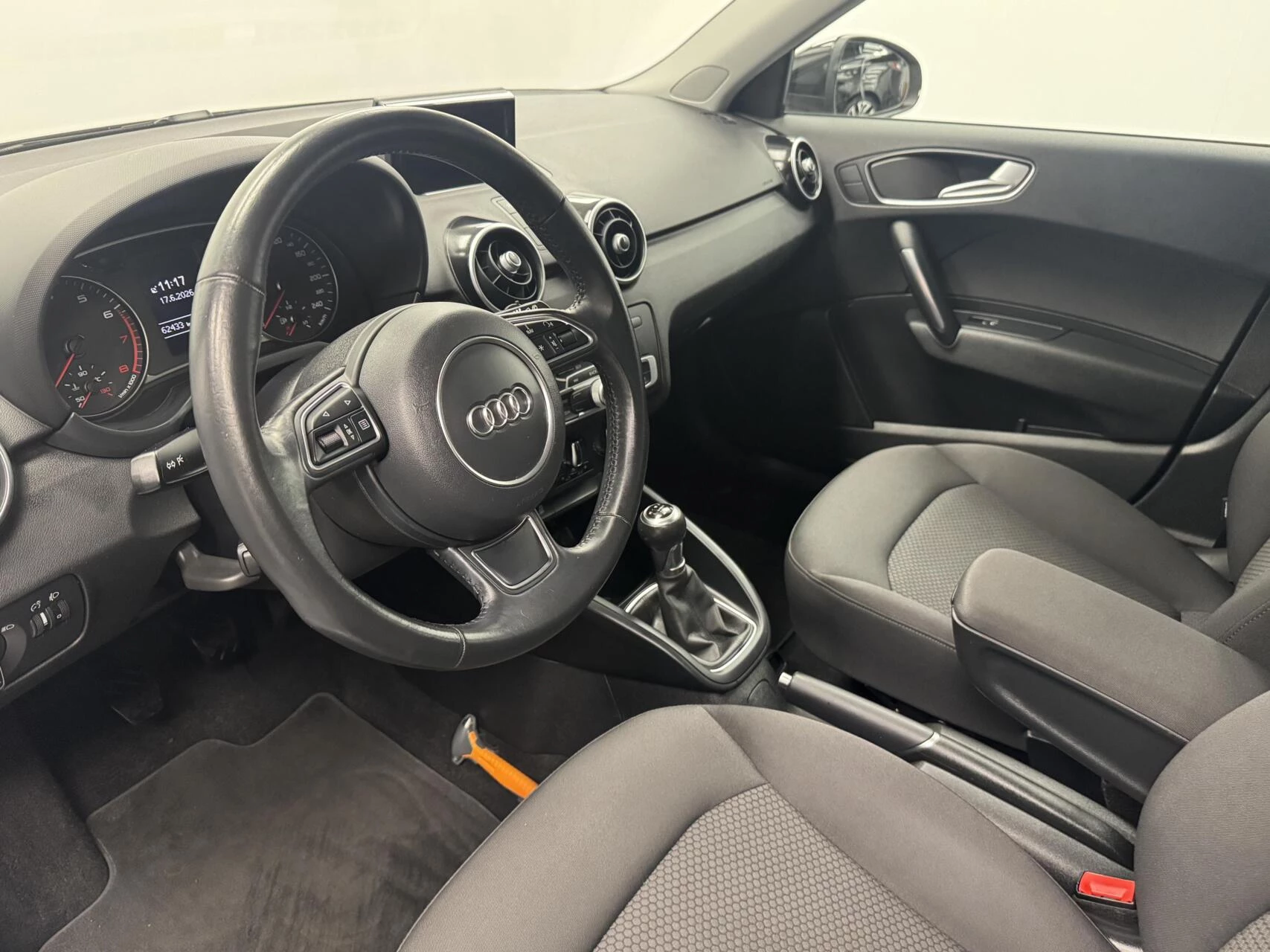 Hoofdafbeelding Audi 1.0 TFSi S-Line Airco-Navigatie-Cr.contr-Lm17''velgen
