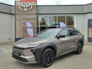 Toyota bZ4X Touring DYNAMIC 75 kWh NIEUW DIRECT LEVERBAAR! 360° CAMERA STOEL/STUURVERW WARMTEPOMP BLIND SPOT EL-ACHTERKLEP KEYLESS NAVI PARK-SENSOREN APPLE/ANDROID