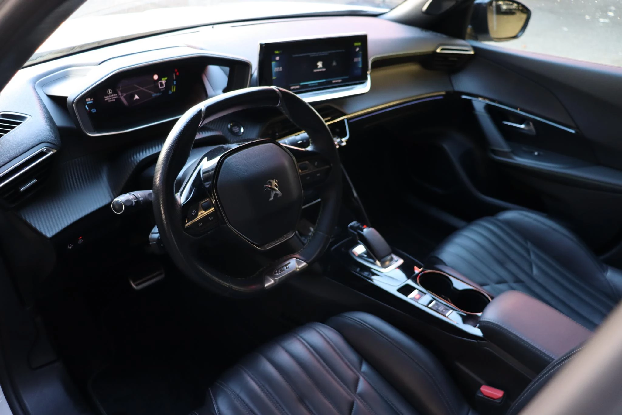 Hoofdafbeelding Peugeot e-2008