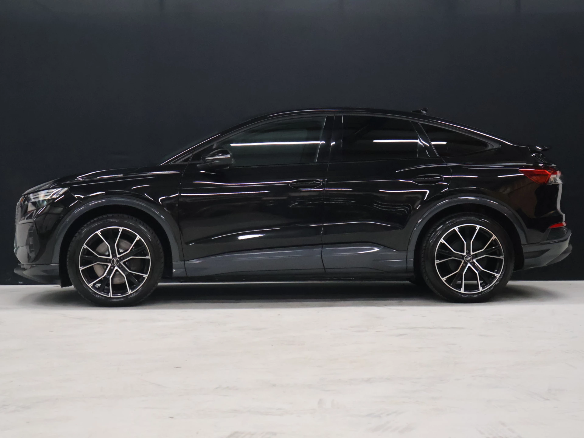 Hoofdafbeelding Audi Q4 Sportback e-tron