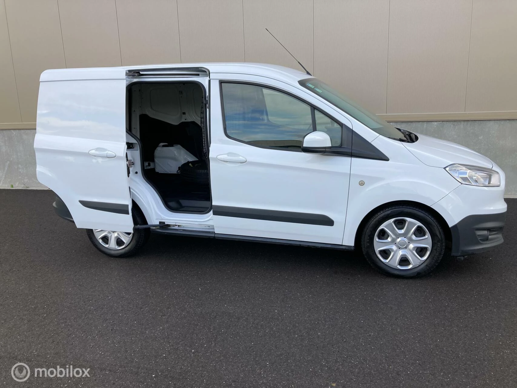 Hoofdafbeelding Ford Transit Courier