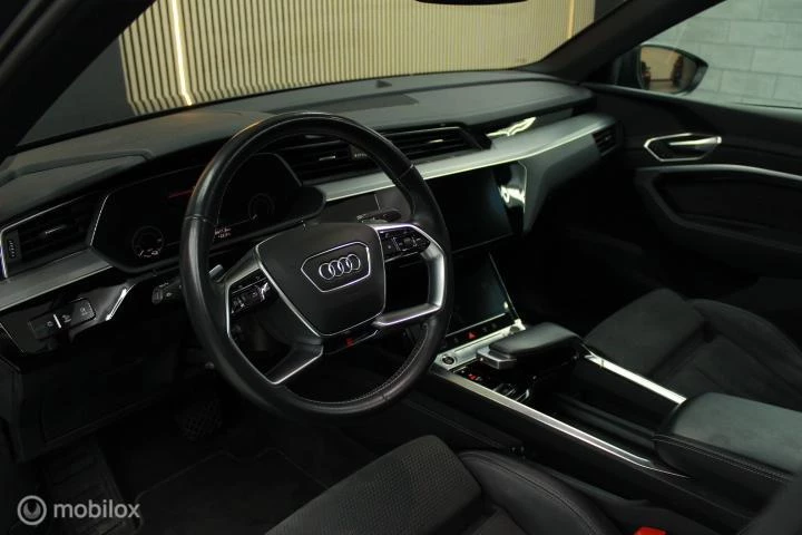 Hoofdafbeelding Audi e-tron