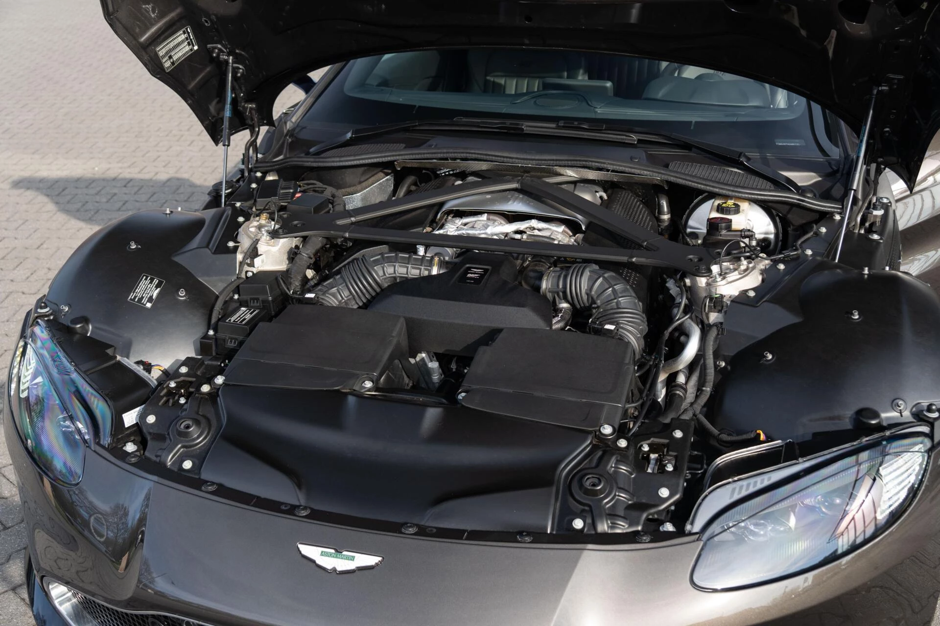 Hoofdafbeelding Aston Martin V8 Vantage