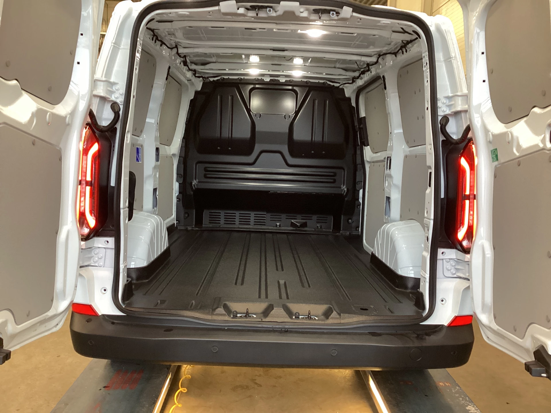 Hoofdafbeelding Ford E-Transit Custom