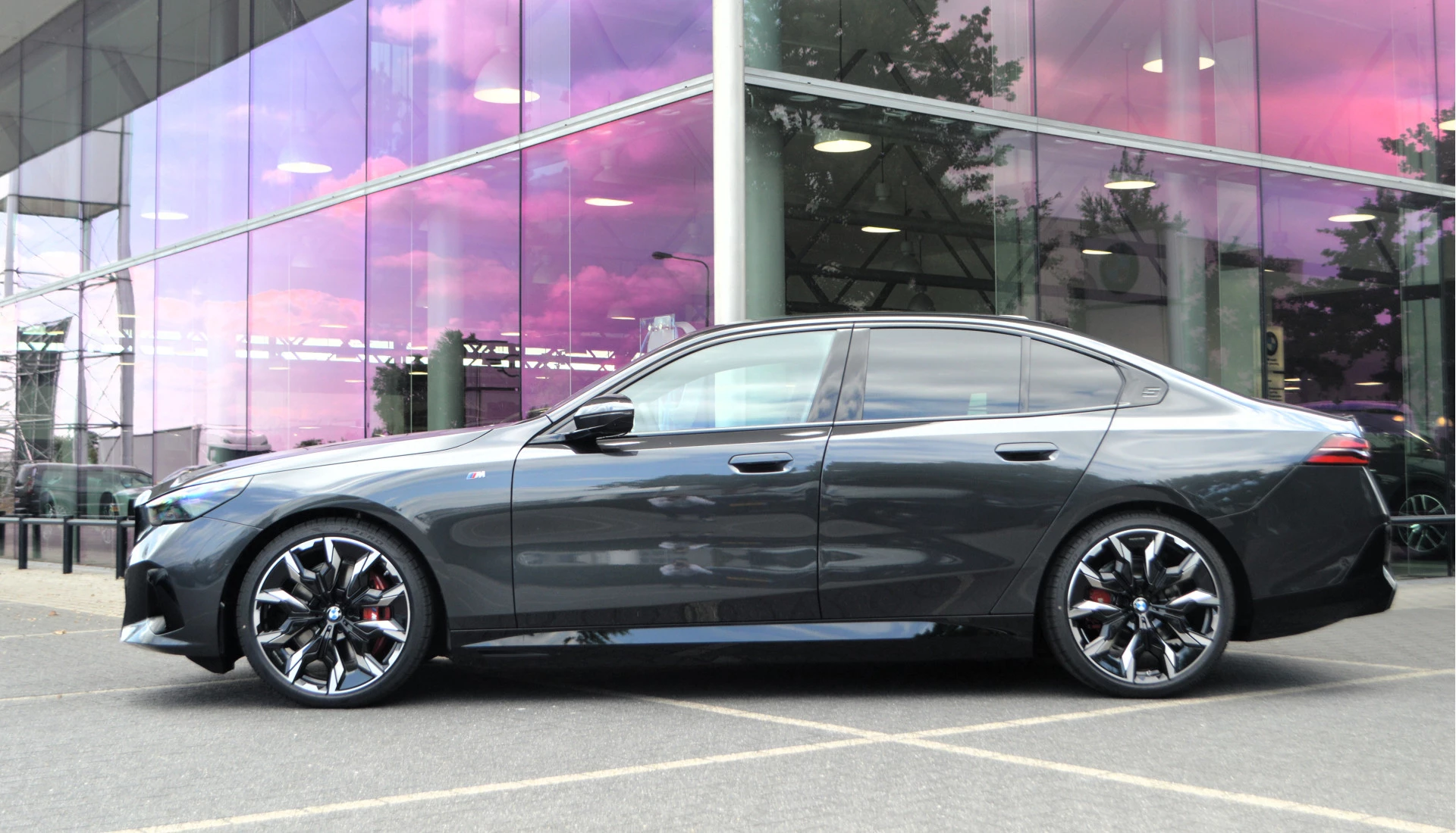 Hoofdafbeelding BMW i5