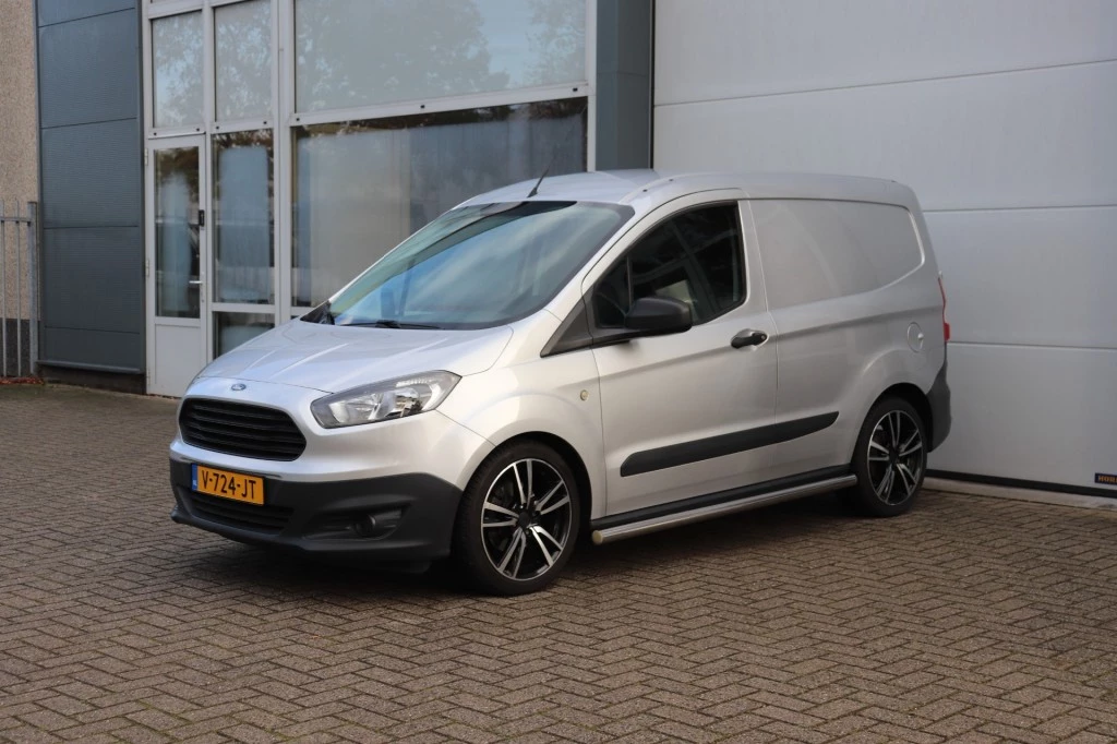 Hoofdafbeelding Ford Transit Courier