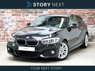 BMW 1 Serie 118i High Executive M Sport Pakket Automaat 3 deurs / Navigatiesysteem Professional / Leder / Hifi / LED / Shadow Line / Parkeersensoren / Bluetooth / Climate Control / Stoelverwarming / 18 Inch / Extra Getint Glas / Lichtpakket / Cruise Control