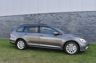 Hoofdafbeelding Volkswagen Golf Volkswagen Golf Variant 1.0 TSI Highline Automaat Panorama Navigatie